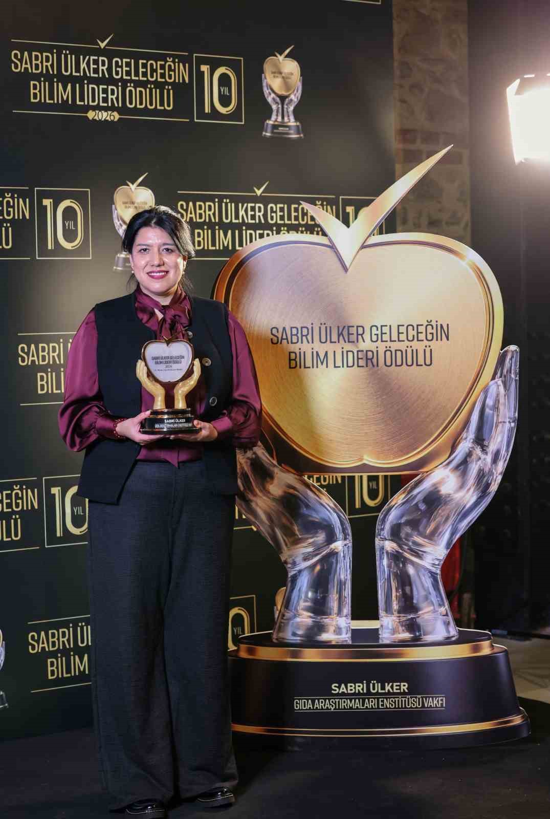 Küreselleşen Sabri Ülker Geleceğin Bilim Lideri Ödülü’nün 10’uncusu Şili’ye uzandı
