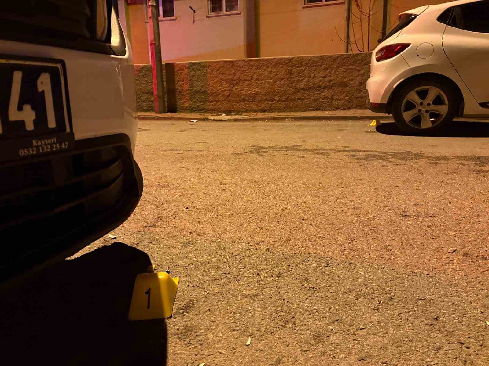 Kurşunlanan evde anne-oğul yaralandı
