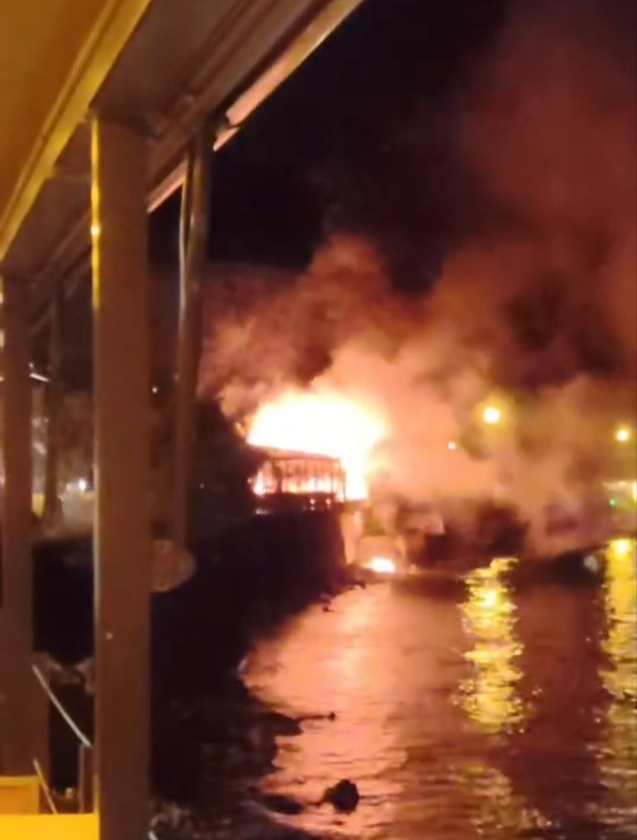 Kurşunlu Sahili’nde gece yarısı yangın paniği
