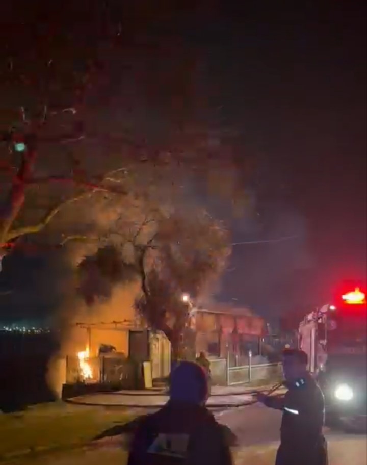 Kurşunlu Sahili’nde gece yarısı yangın paniği
