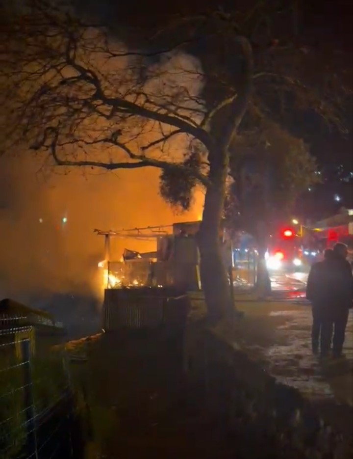 Kurşunlu Sahili’nde gece yarısı yangın paniği

