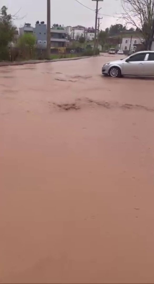 Kurtalan’da sağanak yağış hayatı olumsuz etkiledi
