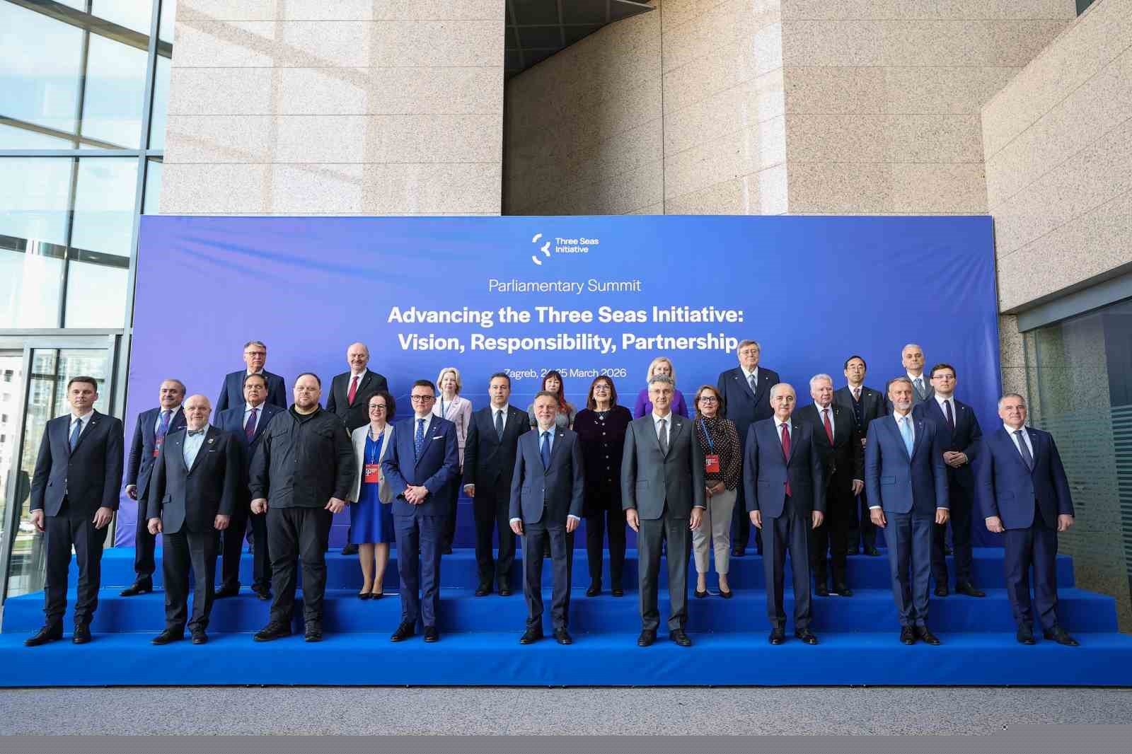 Kurtulmuş: "Orta Doğu’da yaşanan insani trajedi karşısında kayıtsız kalmamız mümkün değildir"
Kurtulmuş: "Orta Doğu’da yaşanan insani trajedi karşısında kayıtsız kalmamız mümkün değildir"