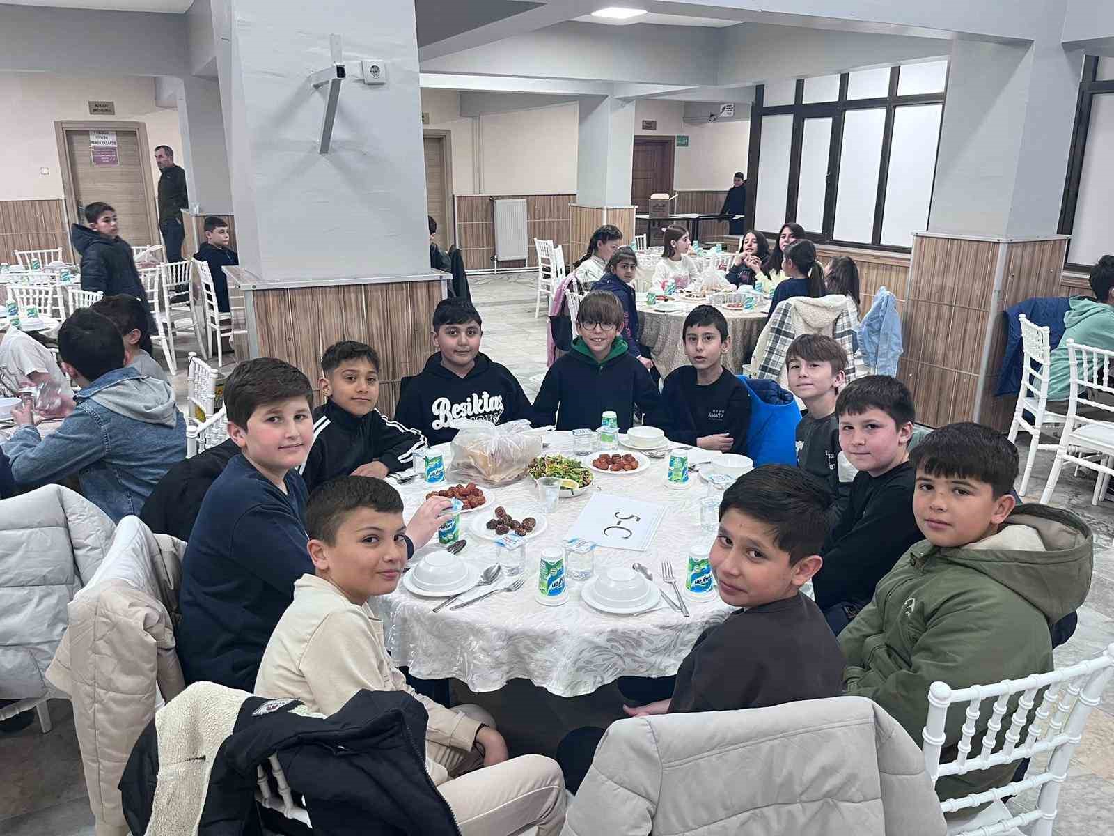 Kurtuluş İhsan Küçükarslan Ortaokulu’nda geleneksel iftar coşkusu
