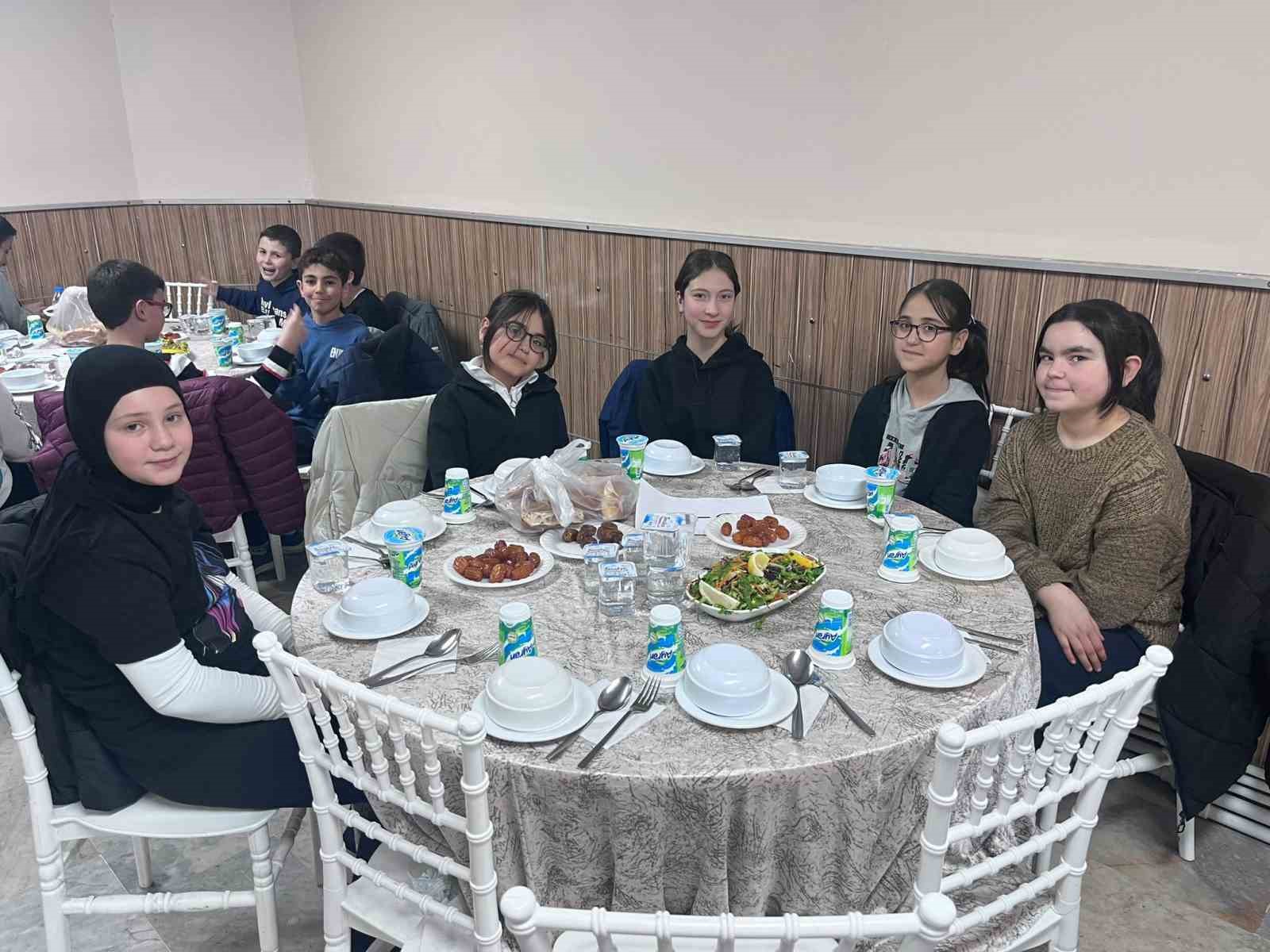 Kurtuluş İhsan Küçükarslan Ortaokulu’nda geleneksel iftar coşkusu
