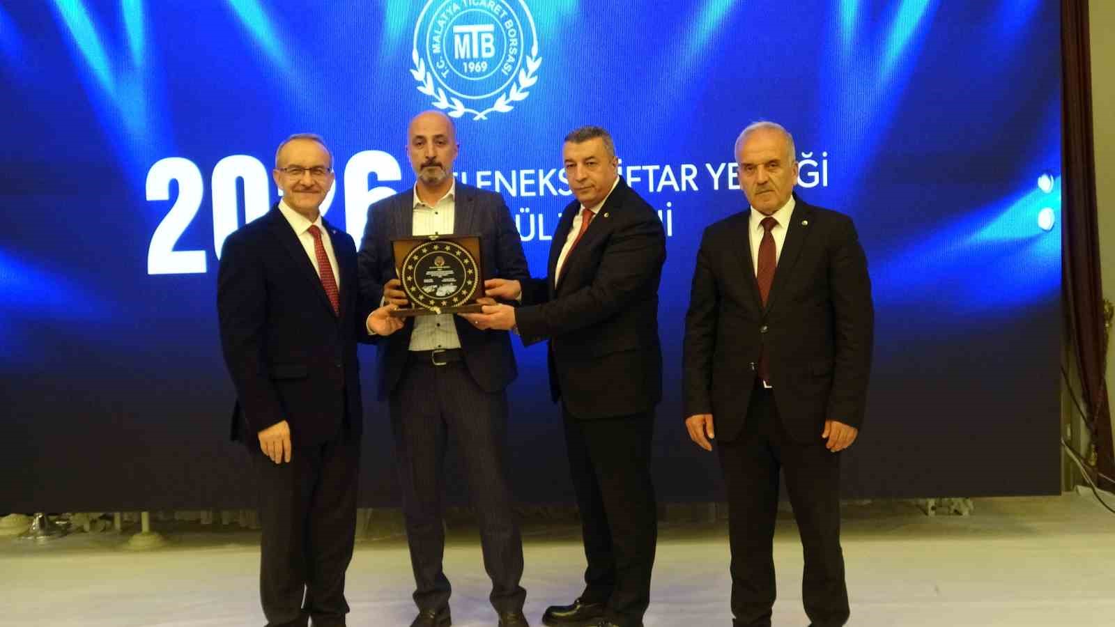 Kuru kayısı ihracatında ilk 10’a giren firmalar ödüllendirildi
