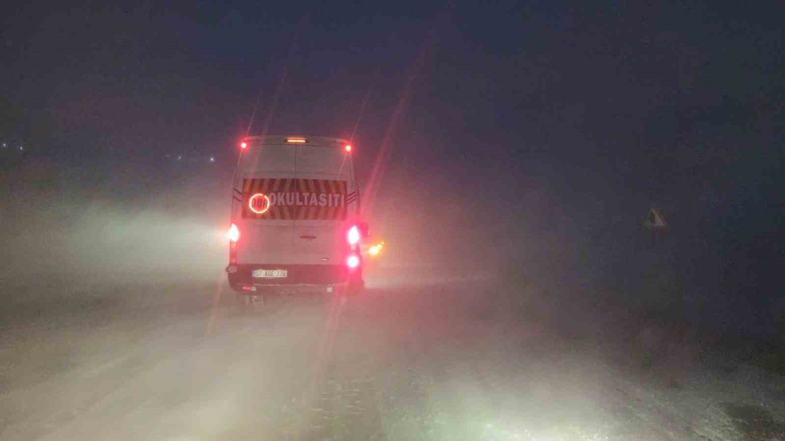Kurubaş Geçidi’nde tipi etkili oluyor

