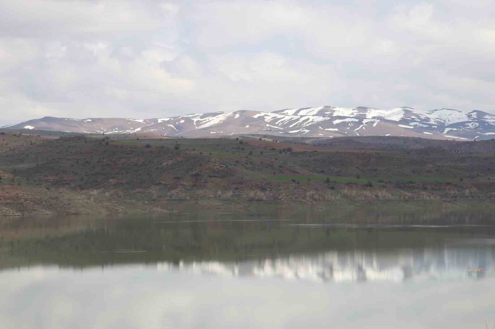 Kuruma noktasına gelen göl, üç ayda doldu taştı
