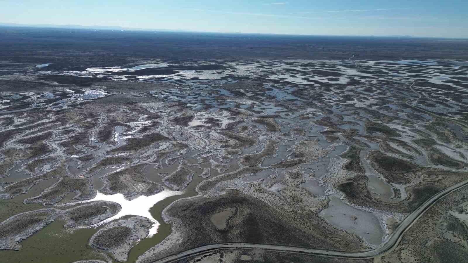 Kuruma tehlikesi yaşanan Tuz Gölü yeniden canlandı
Kuruma tehlikesi yaşanan Tuz Gölü yeniden canlandı