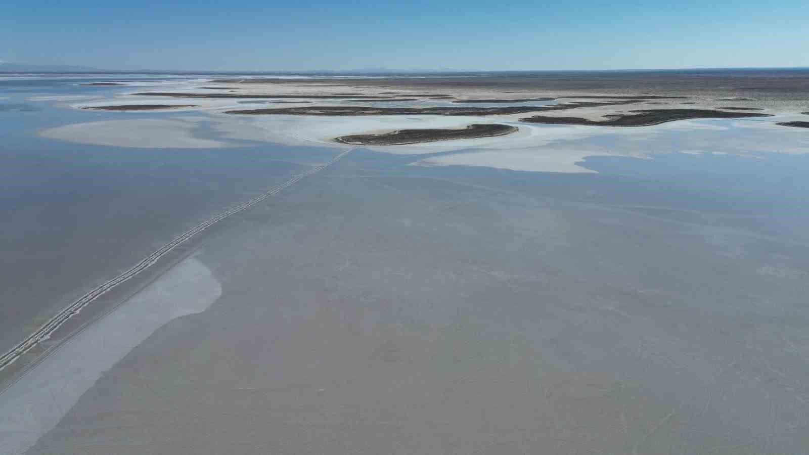 Kuruma tehlikesi yaşanan Tuz Gölü yeniden canlandı
Kuruma tehlikesi yaşanan Tuz Gölü yeniden canlandı