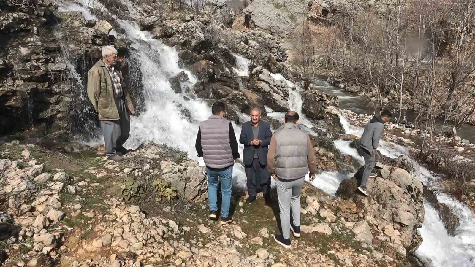 Kurumak üzere olan su kaynağı çağlayana dönüştü
