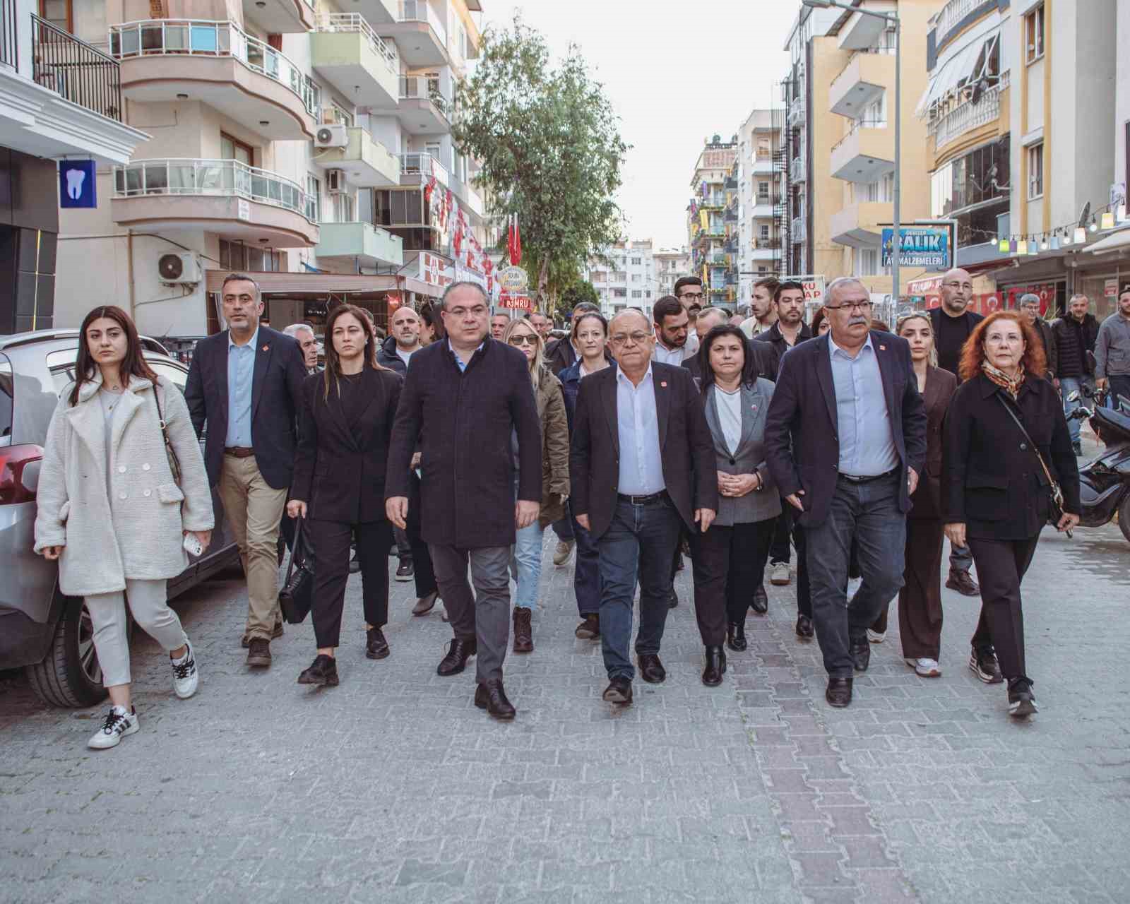 Kuşadası, Başkan Günel için tek yürek oldu
