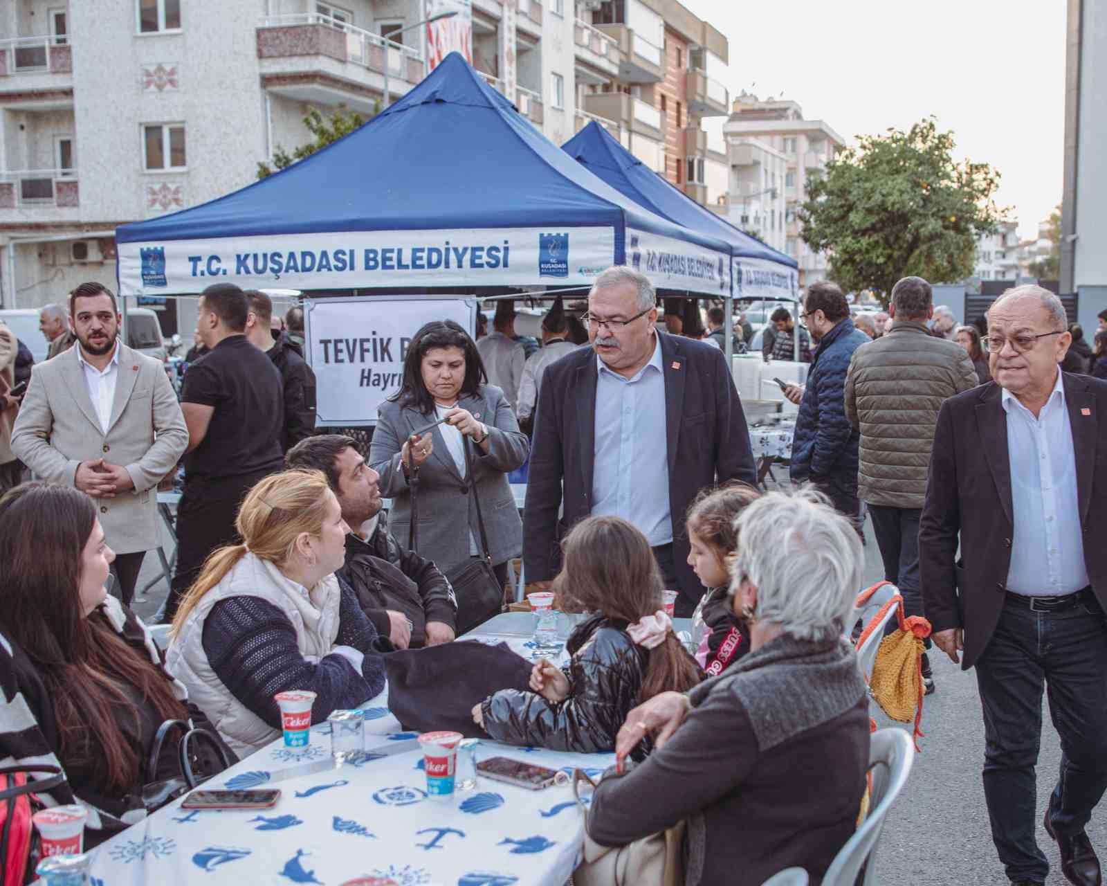 Kuşadası, Başkan Günel için tek yürek oldu
