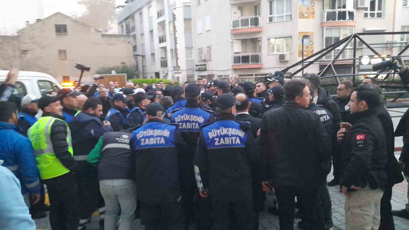 Kuşadası Belediyesi Meclis Üyesi Apaydın: "Biz sadece halkımıza verdiğimiz hizmet aksamasın istiyoruz"
