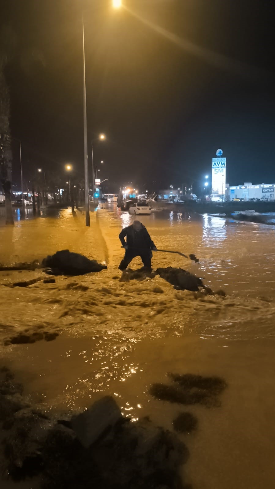 Kuşadası Belediyesi’nin ’yağmur’ mesaisi aralıksız sürüyor
Kuşadası Belediyesi’nin ’yağmur’ mesaisi aralıksız sürüyor