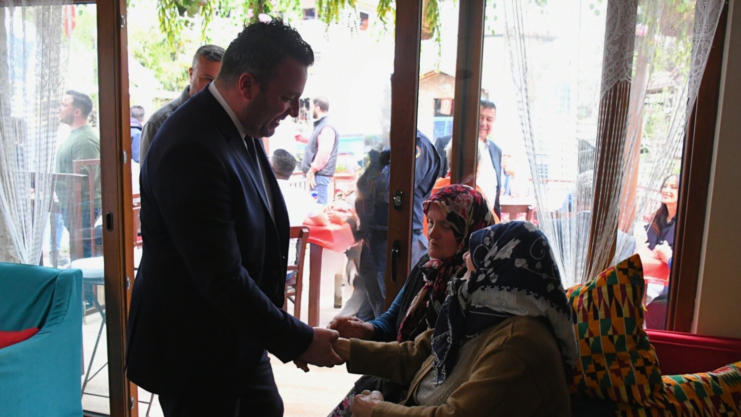 Kuşadası Caferli Mahallesi yeni muhtarlık binasına kavuştu
