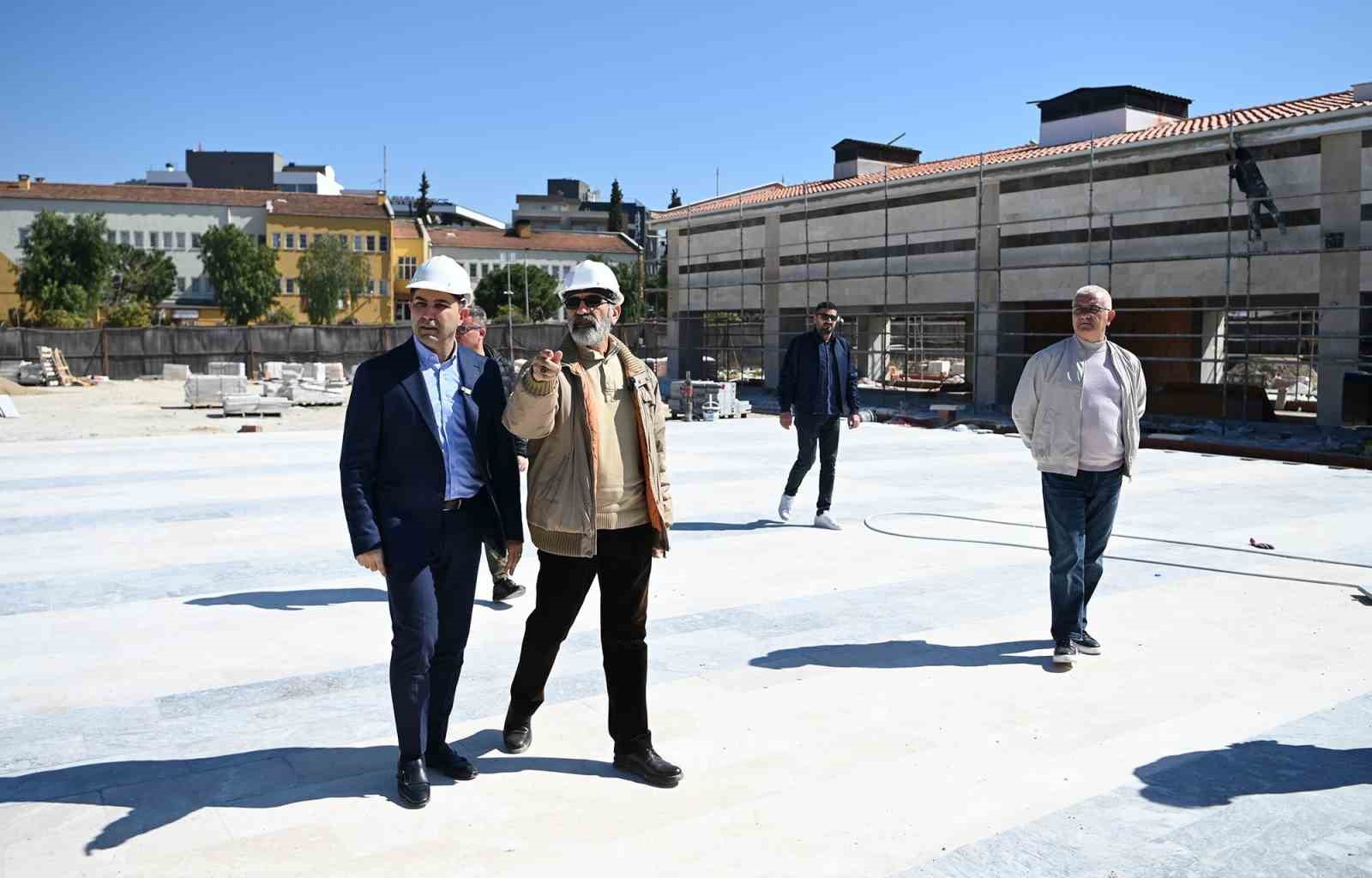 Kuşadası Kent Meydanı’nda çalışmalarda sona gelindi
