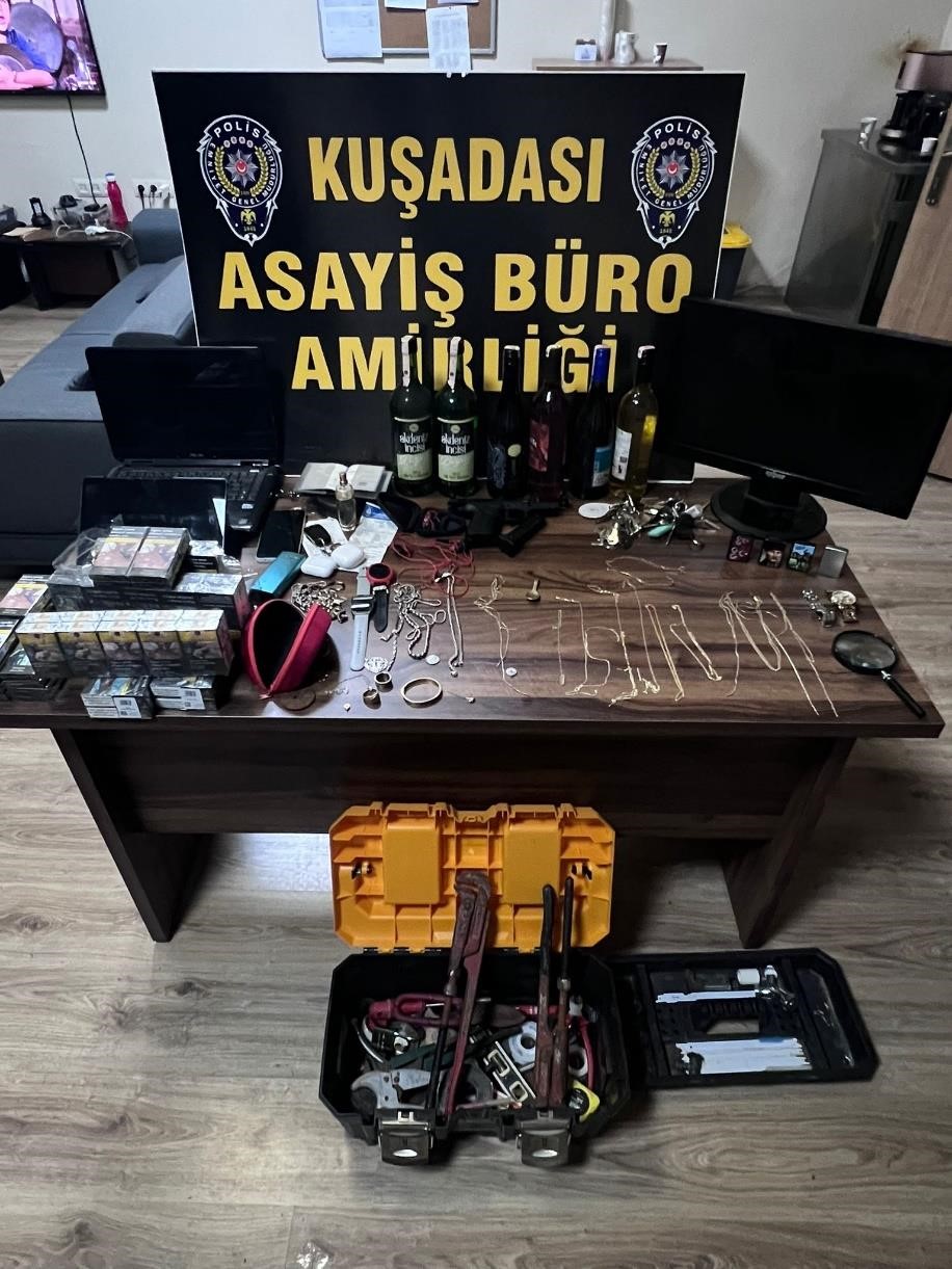 Kuşadası’nda 6 hırsızlık suçundan aranan şahıs yakalandı
