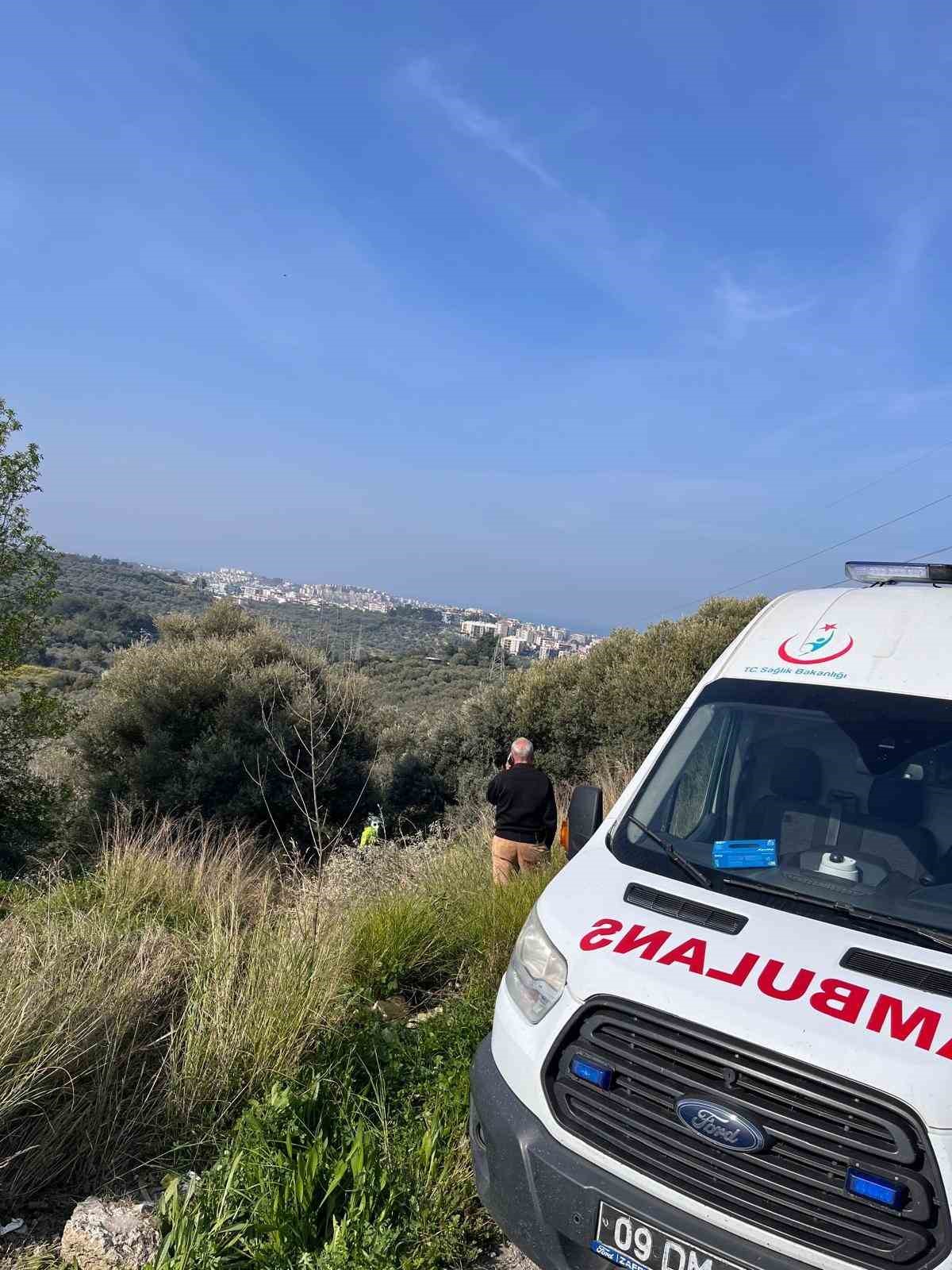 Kuşadası’nda araç şarampole yuvarlandı: 1 yaralı
