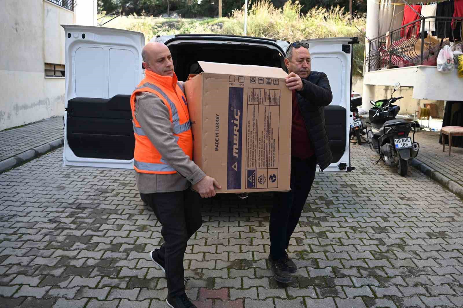 Kuşadası’nda evler ve yürekler dayanışmayla ısınıyor
