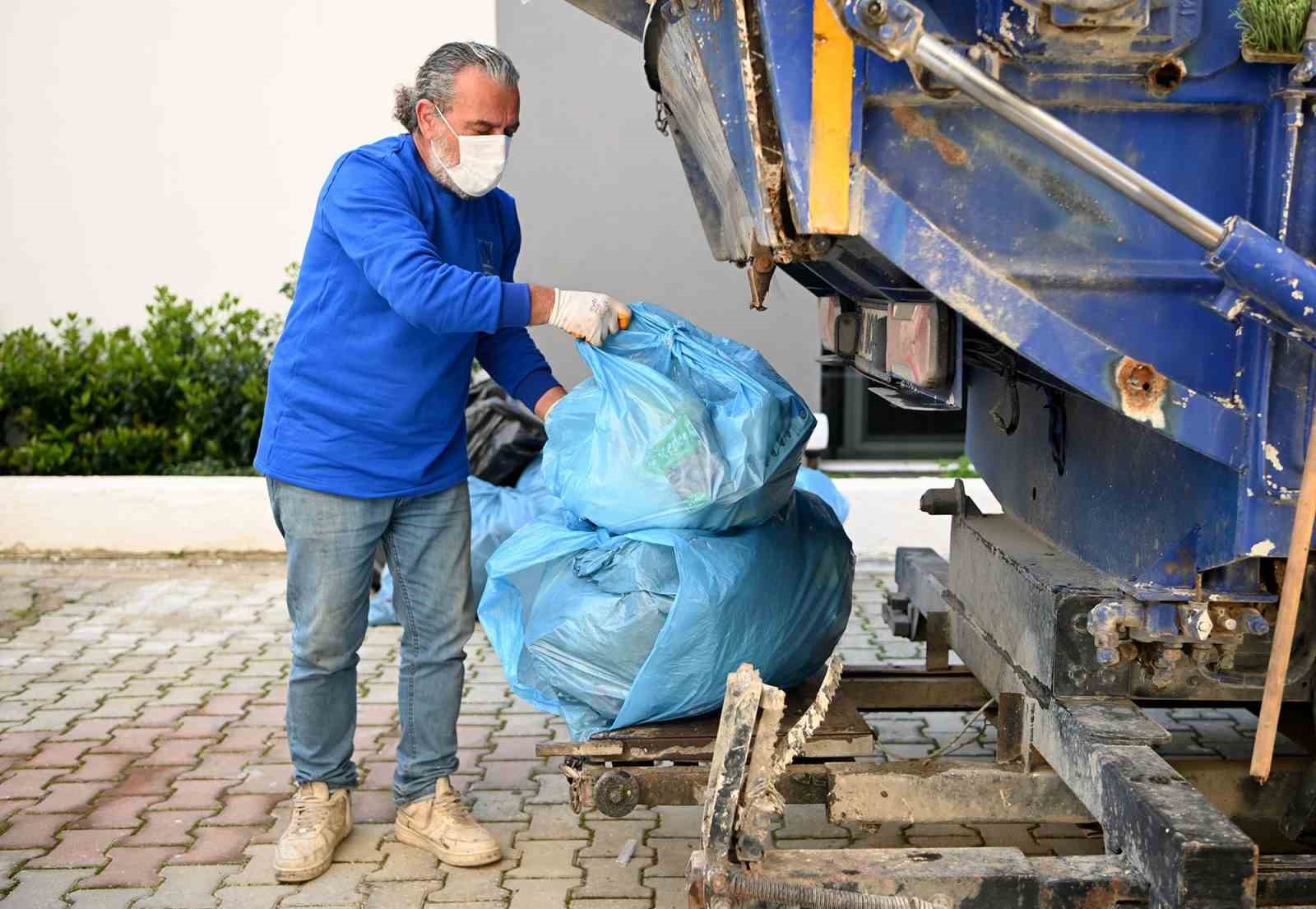 Kuşadası’nda geri dönüştürülebilir atıklar toplandı
Kuşadası’nda geri dönüştürülebilir atıklar toplandı