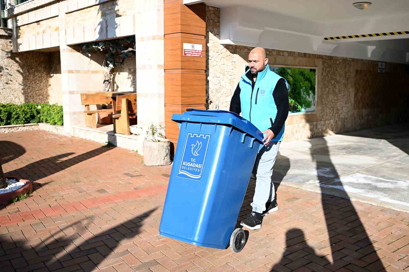 Kuşadası’nda geri dönüştürülebilir atıklar toplandı
Kuşadası’nda geri dönüştürülebilir atıklar toplandı