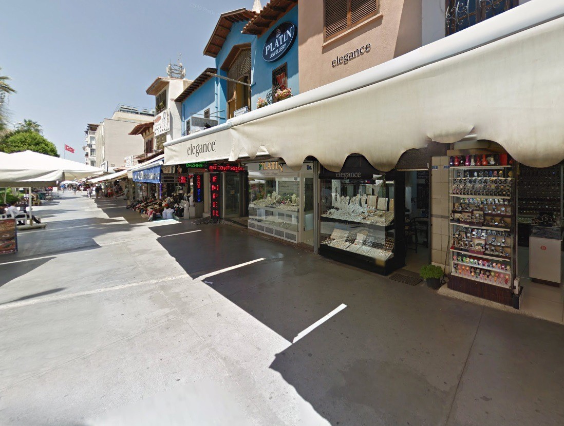 Kuşadası’nda kuyumcu soygununa "kepenk" engeli
