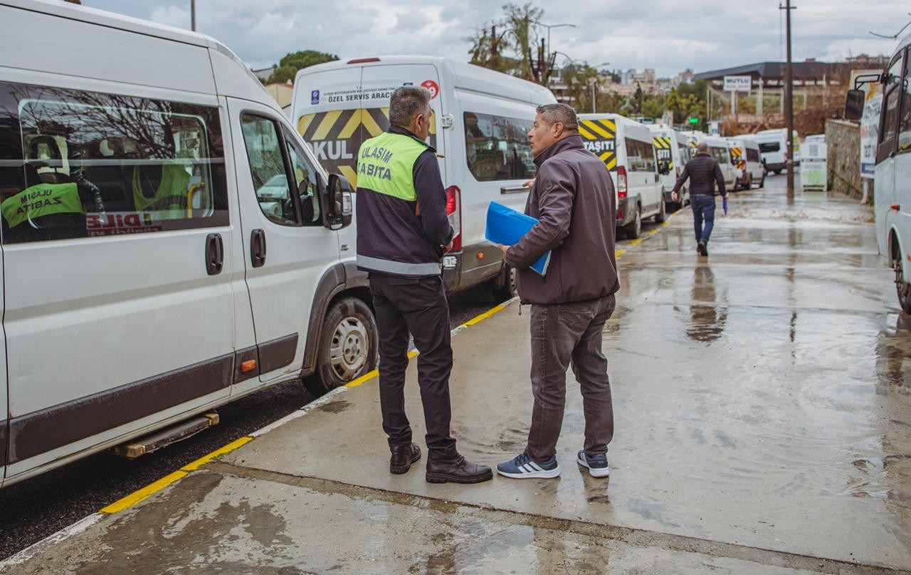 Kuşadası’nda okul servisleri denetlendi
