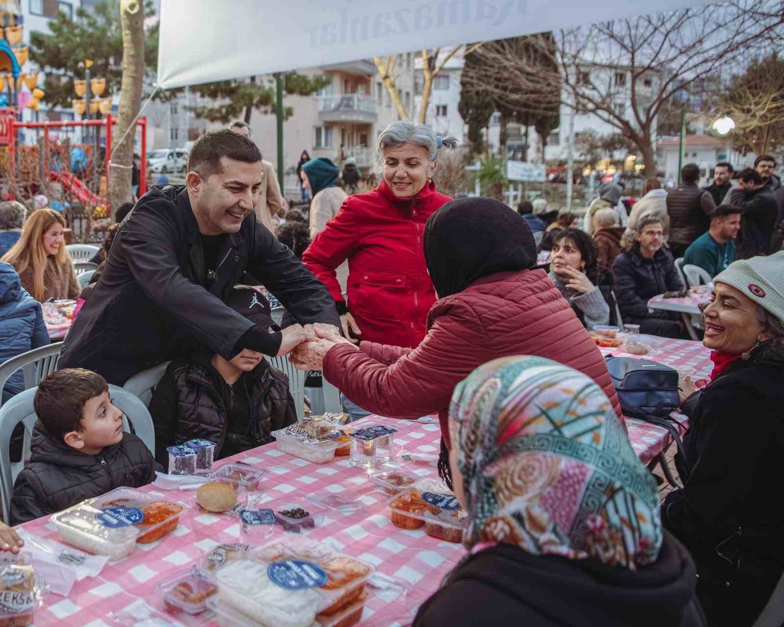 Kuşadası’nda oruçlar dualar eşliğinde açıldı
