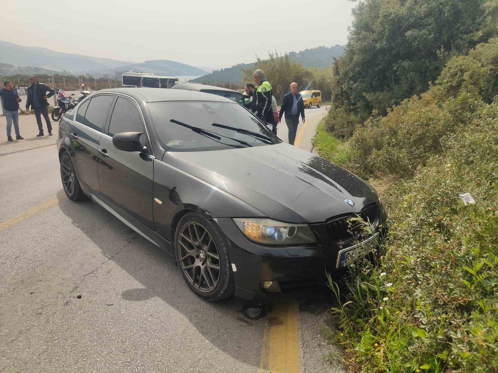 Kuşadası’nda otomobil ile elektrikli araç kafa kafaya çarpıştı: 4 yaralı
