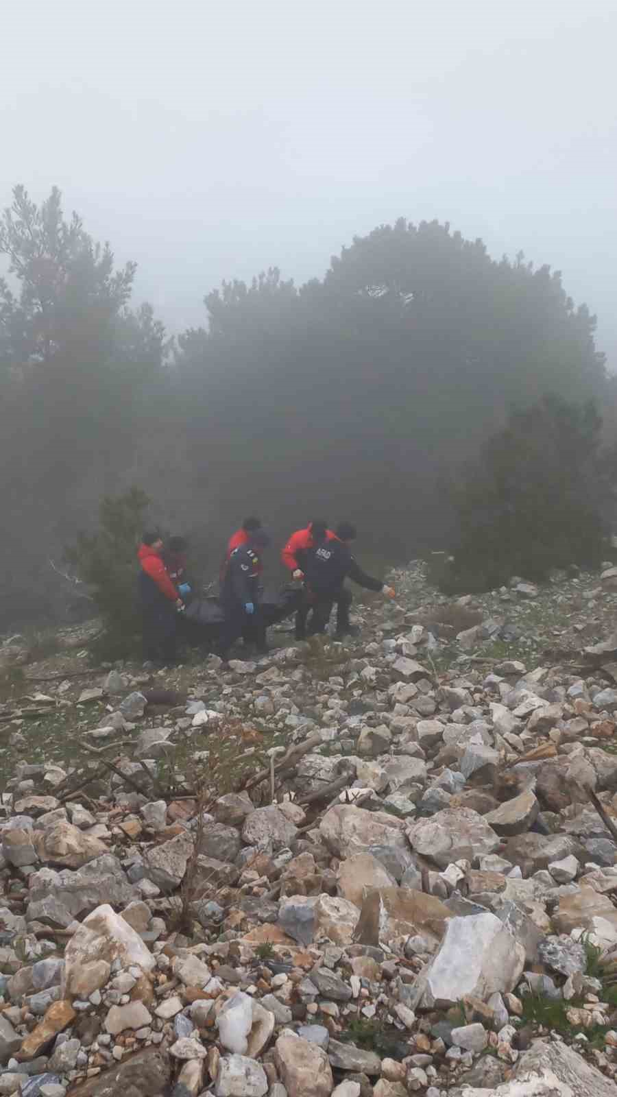 Kuşadası’nda uçurumdan düşen şahıs hayatını kaybetti
