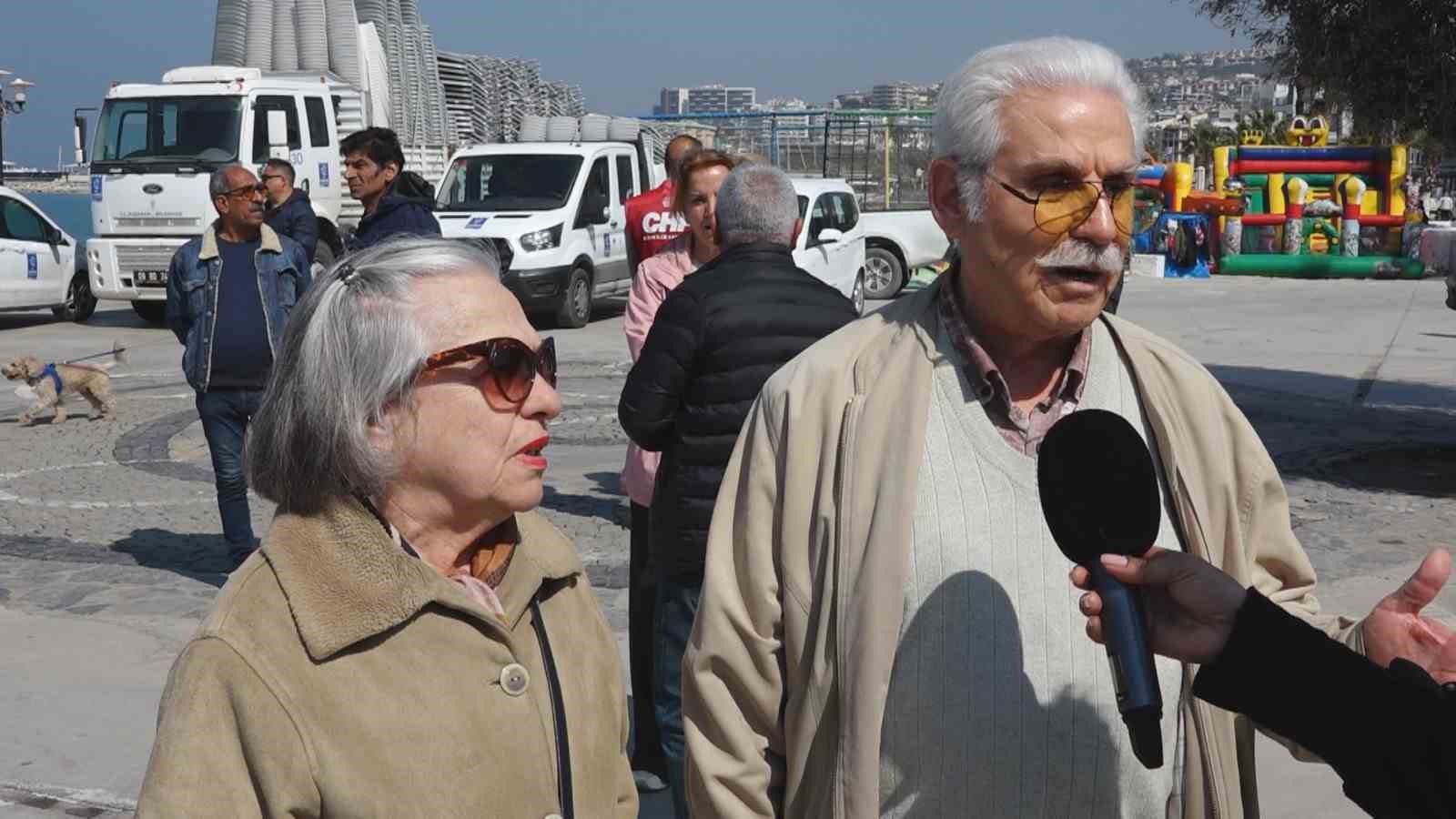 Kuşadası’nda vatandaşlardan Başkan Günel’e destek
