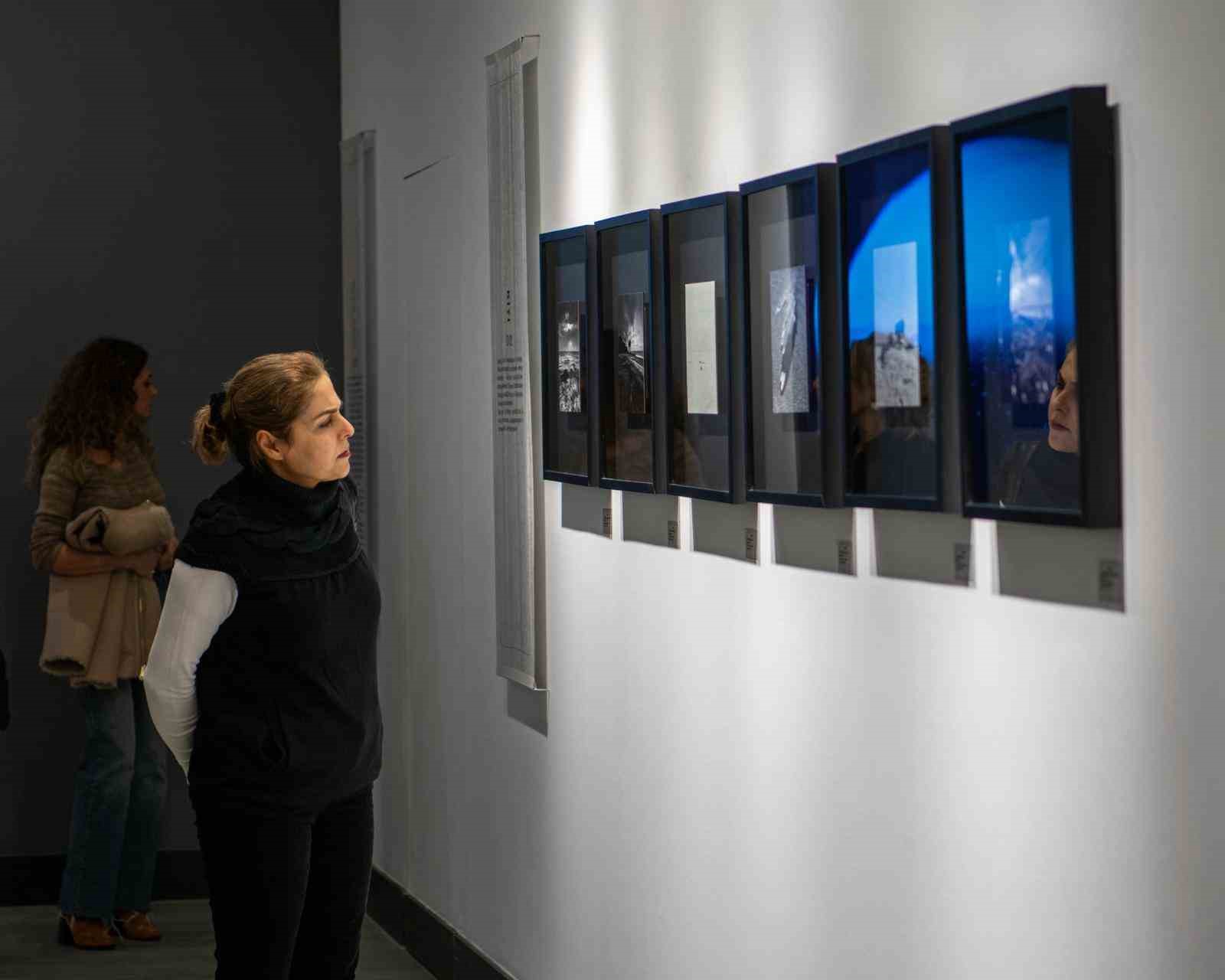 Kuşadası’ndaki sergi edebiyat ve fotoğrafı buluşturdu
Kuşadası’ndaki sergi edebiyat ve fotoğrafı buluşturdu