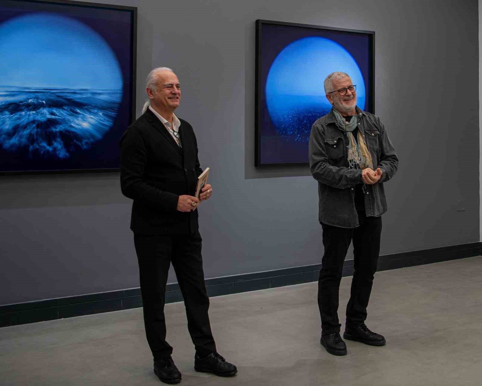 Kuşadası’ndaki sergi edebiyat ve fotoğrafı buluşturdu
Kuşadası’ndaki sergi edebiyat ve fotoğrafı buluşturdu