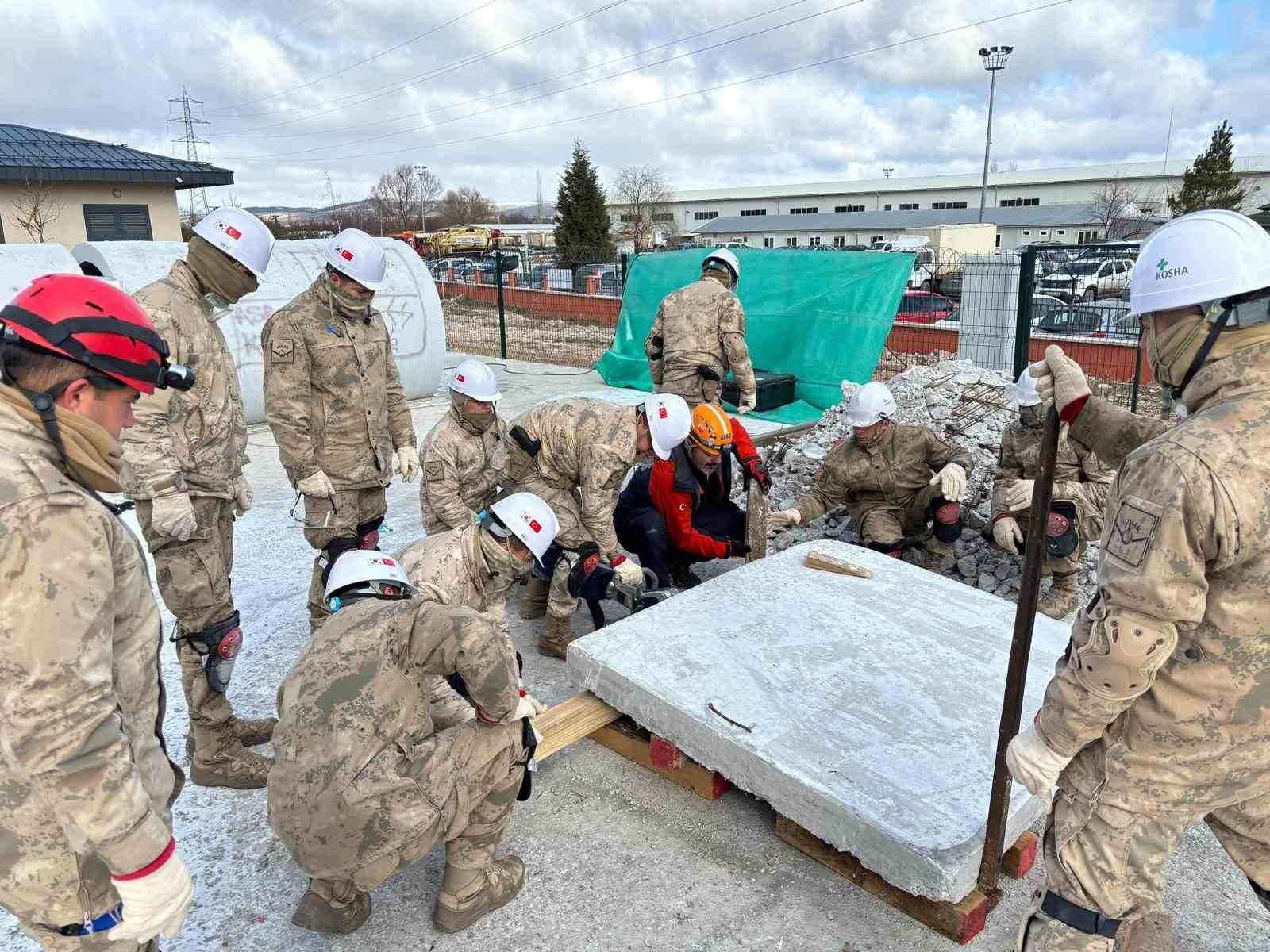 Kütahya AFAD’dan jandarmaya arama kurtarma eğitimi
