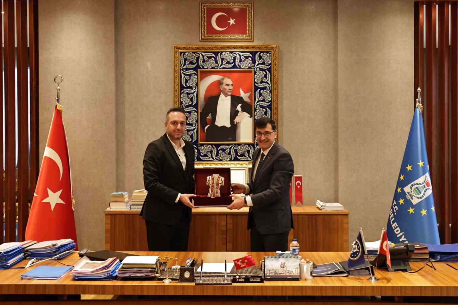 Kütahya Belediye Başkanı Eyüp Kahveci, Kütahya Galatasaraylılar Derneği yönetimini ağırladı
