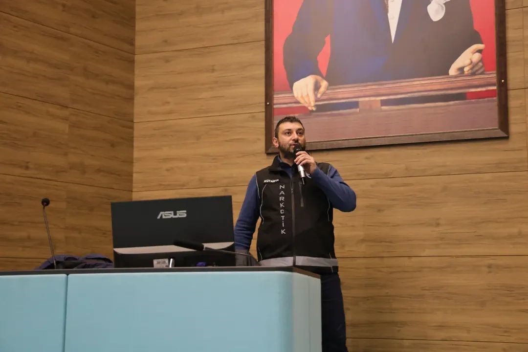 Kütahya Belediyesi personeline bağımlılıkla mücadele semineri

