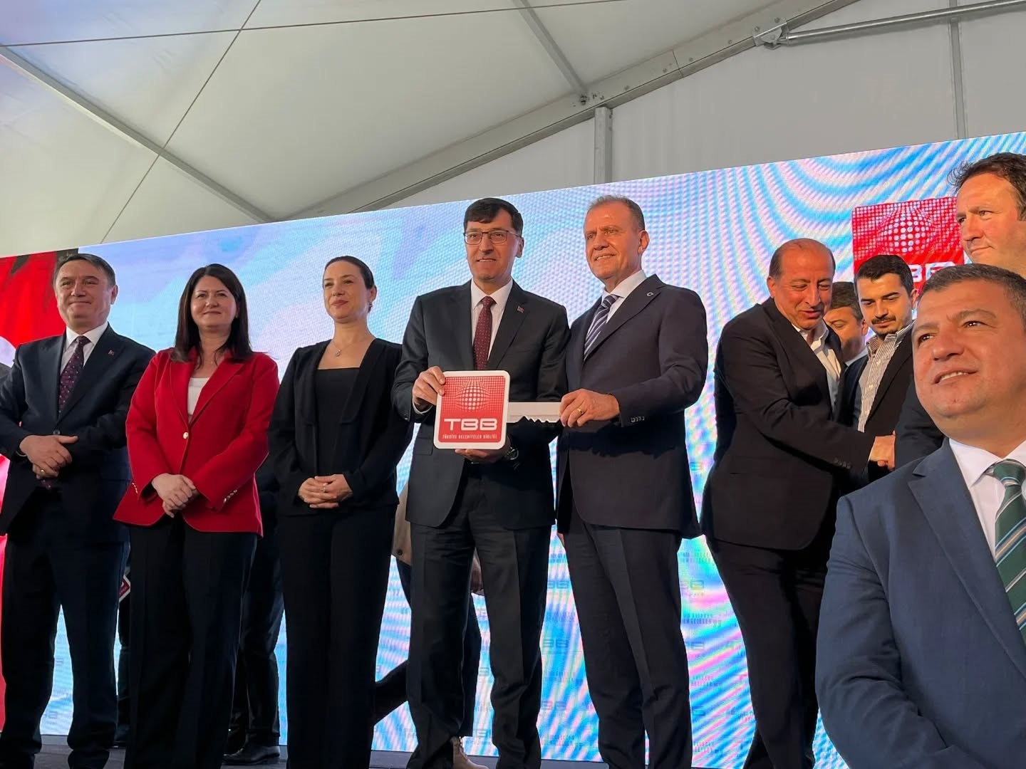 Kütahya Belediyesi’ne TBB’den araç desteği
