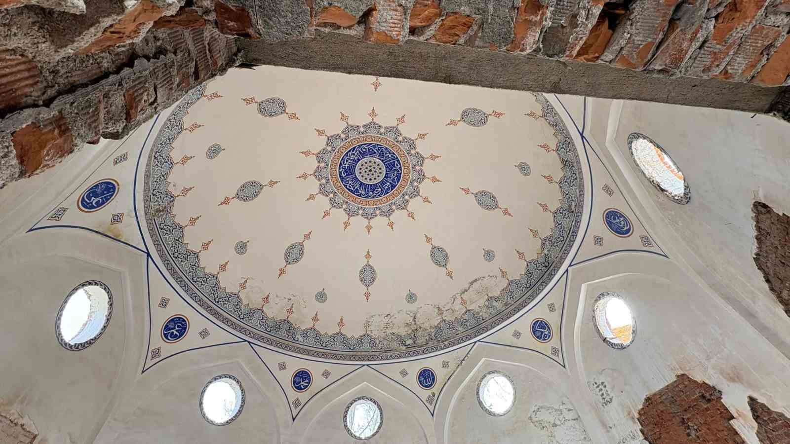 Kütahya Çinili Camii yıkılıp yeniden inşa edilecek
Kütahya Çinili Camii yıkılıp yeniden inşa edilecek