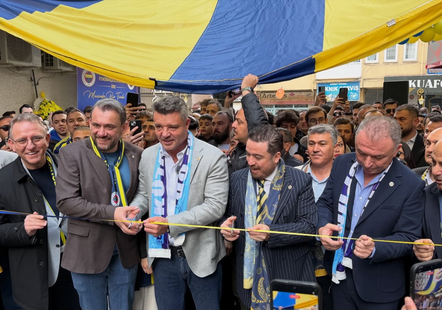 Kütahya Fenerbahçeliler Derneği Sadettin Saran’ın katılımıyla açıldı
