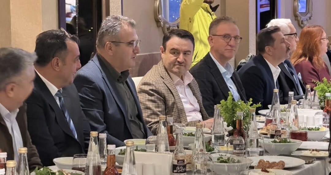 Kütahya Gazeteciler Cemiyeti’nden söyleşi ve iftar programı
Kütahya Gazeteciler Cemiyeti’nden söyleşi ve iftar programı