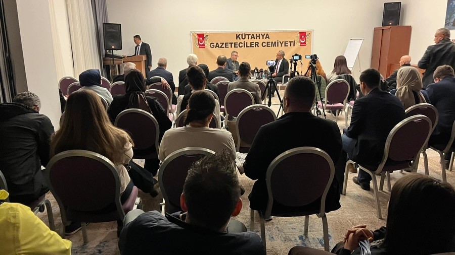 Kütahya Gazeteciler Cemiyeti’nden söyleşi ve iftar programı
Kütahya Gazeteciler Cemiyeti’nden söyleşi ve iftar programı