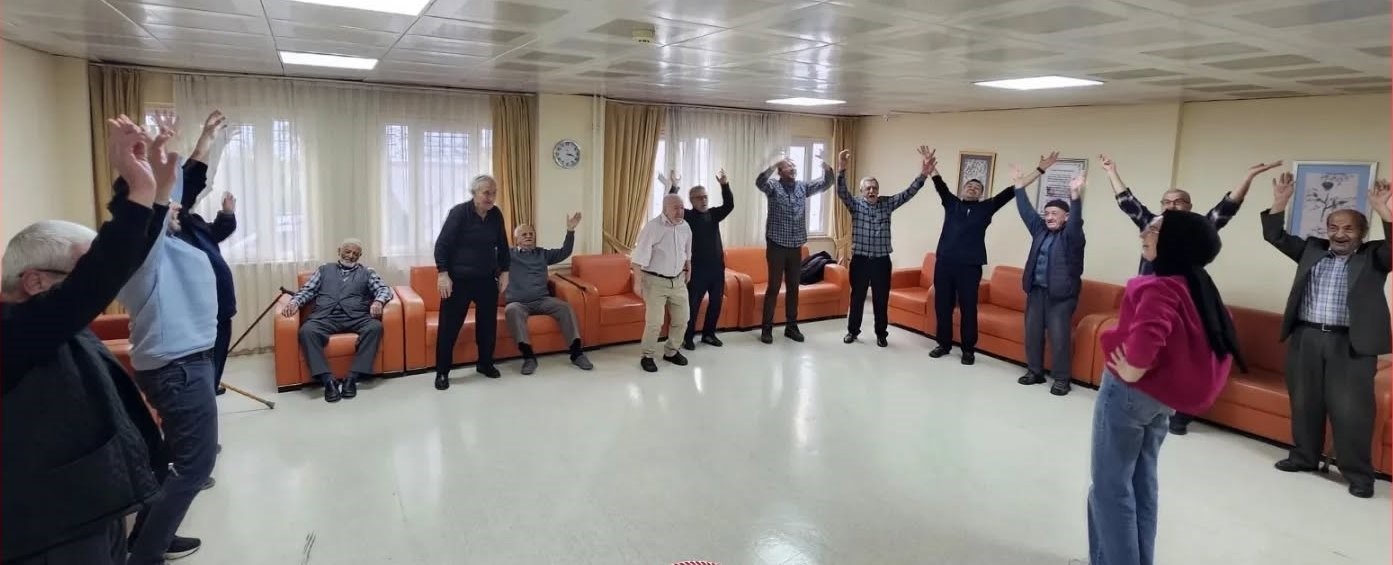 Kütahya Huzurevi’nde ’Kahkaha Yogası’ etkinliği
