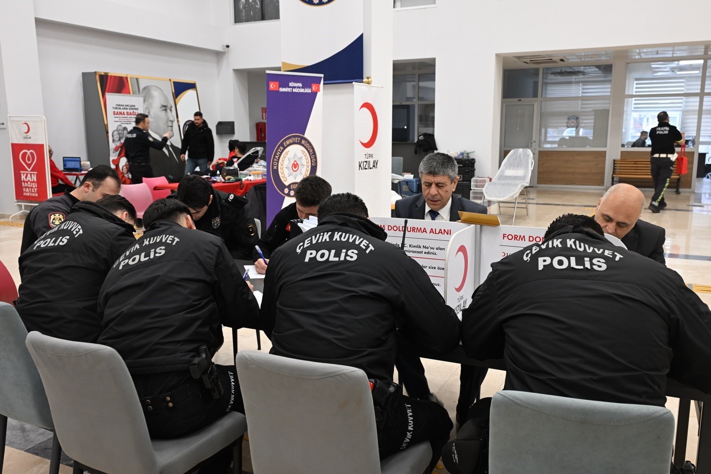 Kütahya İl Emniyet Müdürlüğünden kan bağışı kampanyasına destek
