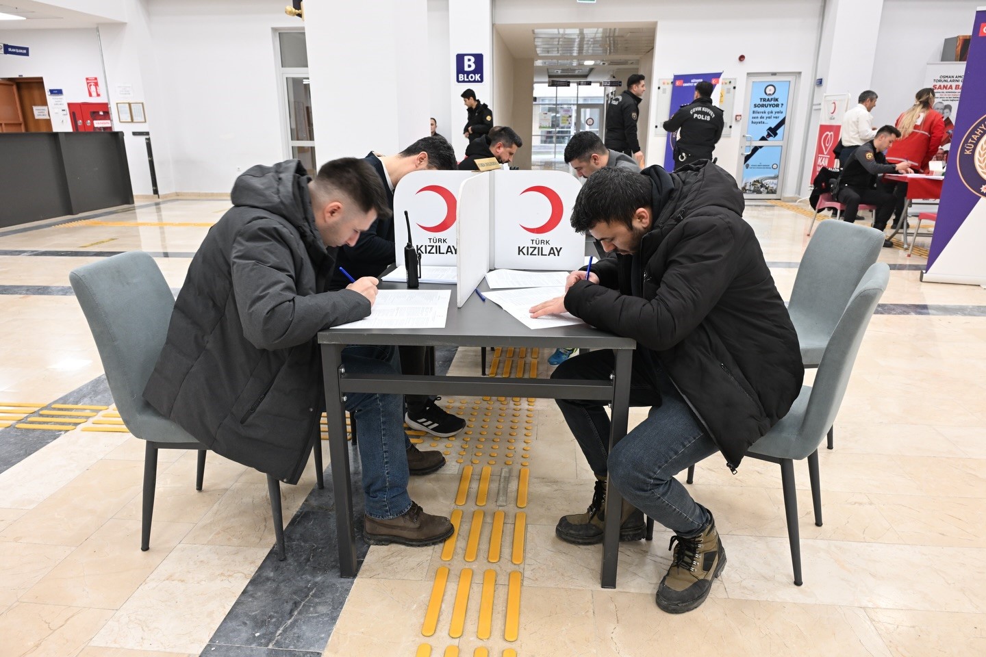 Kütahya İl Emniyet Müdürlüğünden kan bağışı kampanyasına destek
