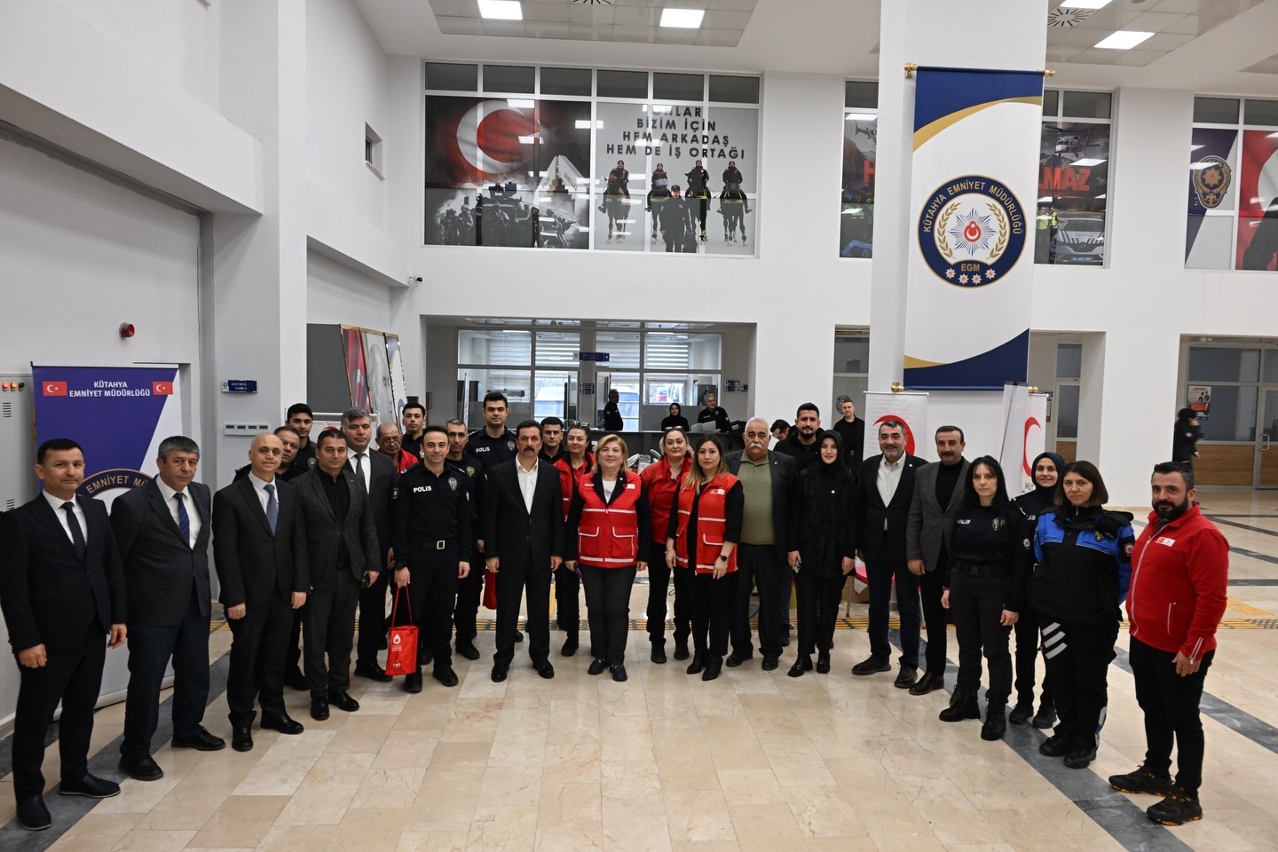 Kütahya İl Emniyet Müdürlüğünden kan bağışı kampanyasına destek
