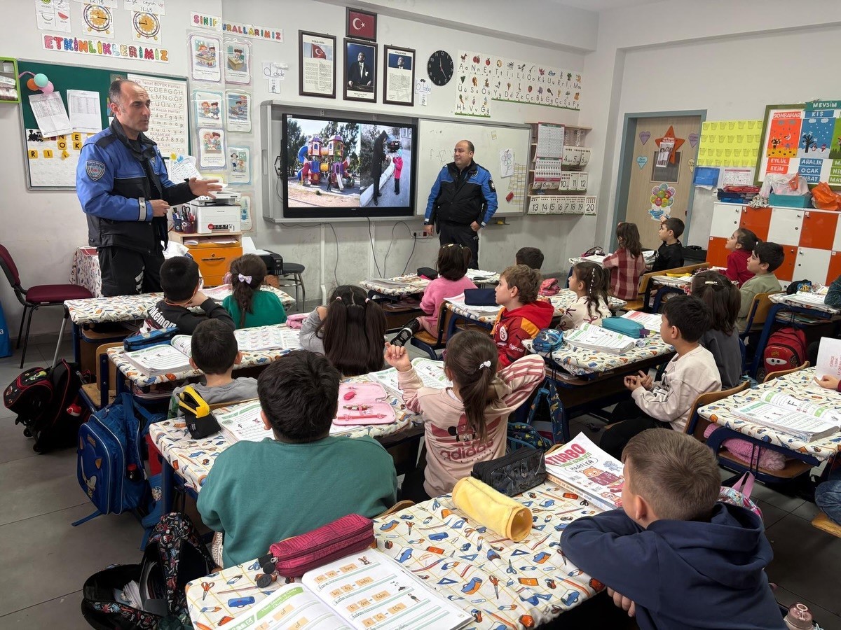 Kütahya İl Emniyet Müdürlüğü’nden öğrencilere bilgilendirme eğitimi
