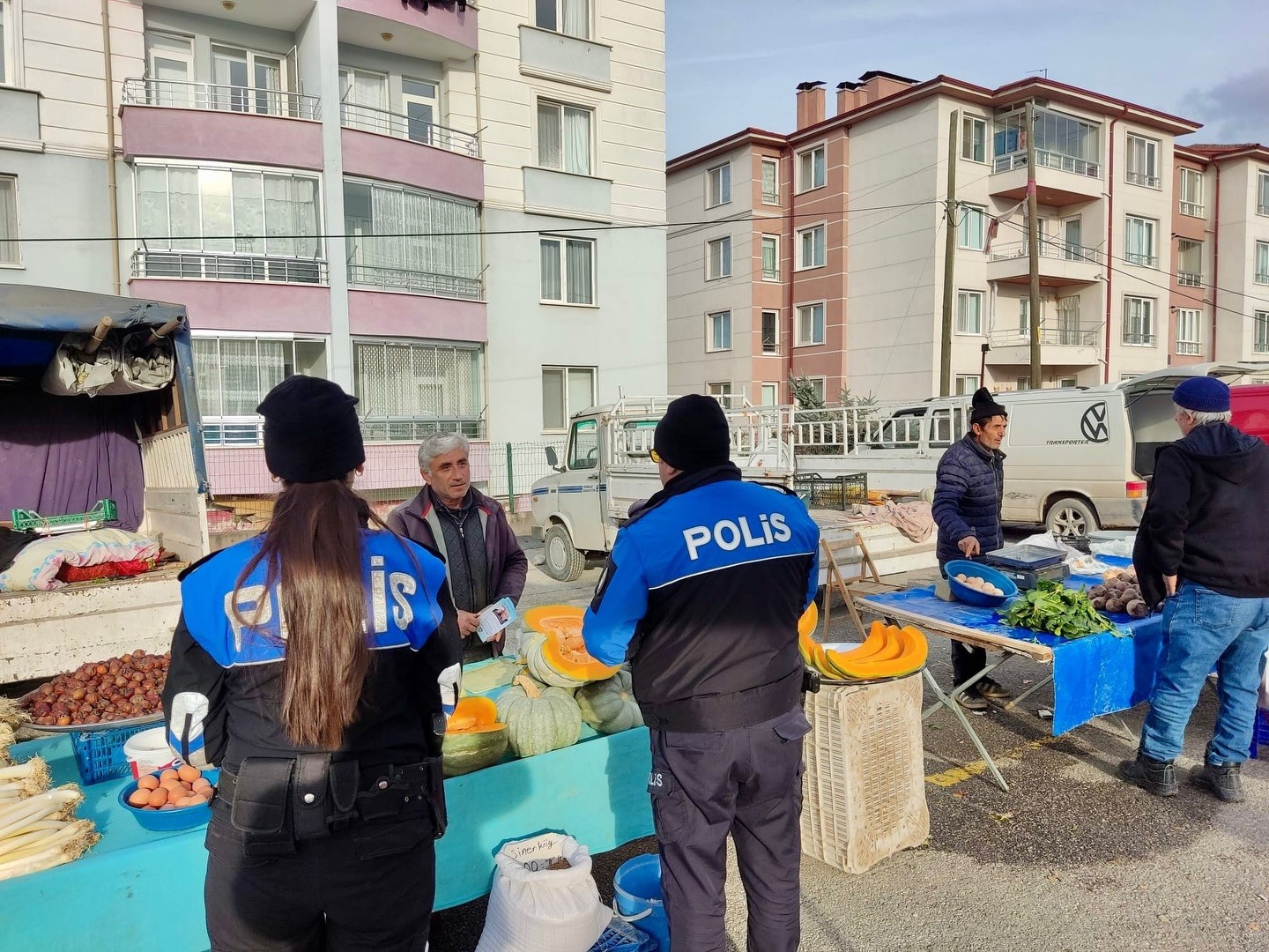 Kütahya İl Emniyet Müdürlüğü’nden semt pazarlarında bilgilendirme çalışması
