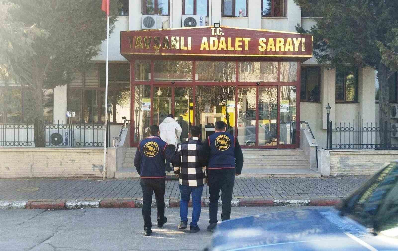 Kütahya JASAT aranan şahıslara göz açtırmıyor
Kütahya JASAT aranan şahıslara göz açtırmıyor