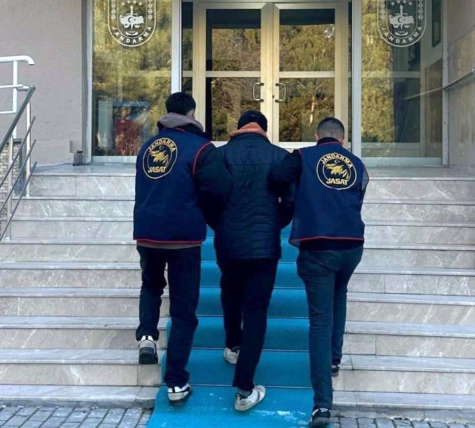 Kütahya JASAT aranan şahıslara göz açtırmıyor
Kütahya JASAT aranan şahıslara göz açtırmıyor